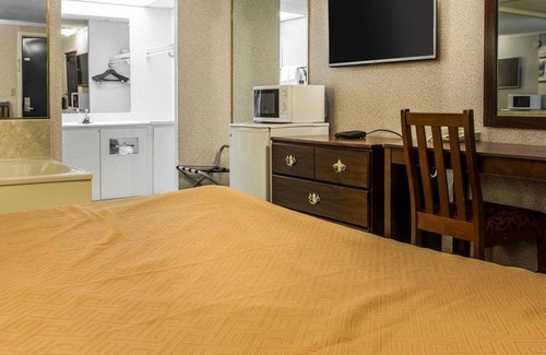 Madison Heights Hotel | Rodeway Inn