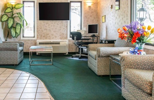 Madison Heights Hotel | Rodeway Inn