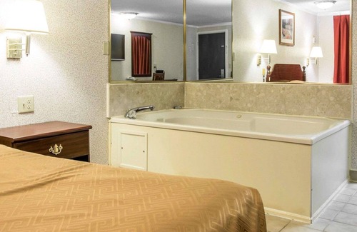 Madison Heights Hotel | Rodeway Inn