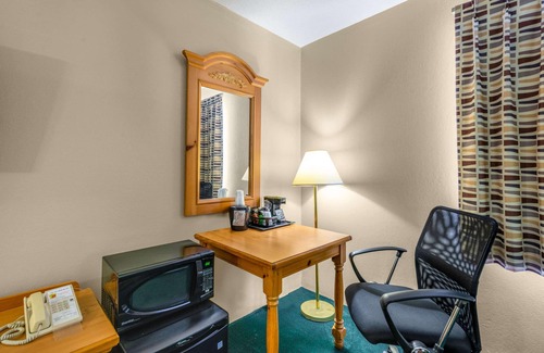 Milaca Hotel | Rodeway Inn