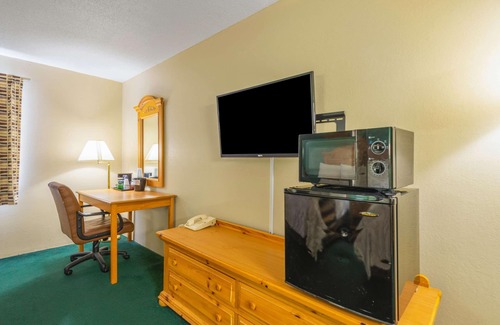 Milaca Hotel | Rodeway Inn