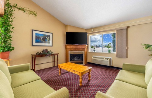 Milaca Hotel | Rodeway Inn
