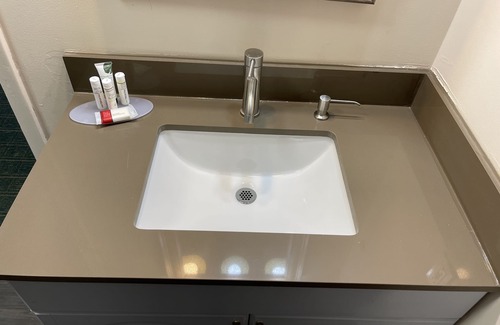 Oscoda Hotel | Rodeway Inn
