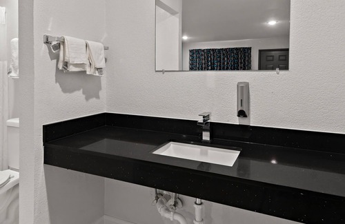 Palestine Hotel | Rodeway Inn