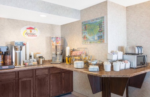 Webster Crossing Hotel | Rodeway Inn