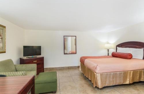 Weedsport Hotel | Rodeway Inn