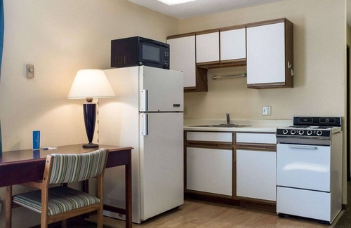 West Fargo Hotel | Rodeway Inn