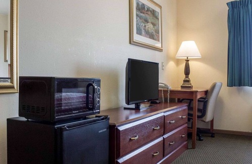 West Fargo Hotel | Rodeway Inn
