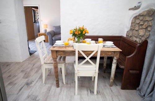 Haverfordwest House | Rodney Johnston