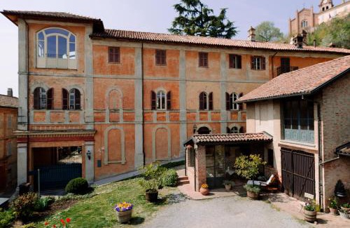 Magliano Alfieri House | Roero House