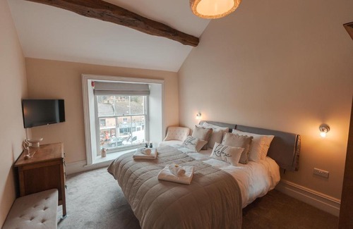 High Peak Apartment | Roger Suite