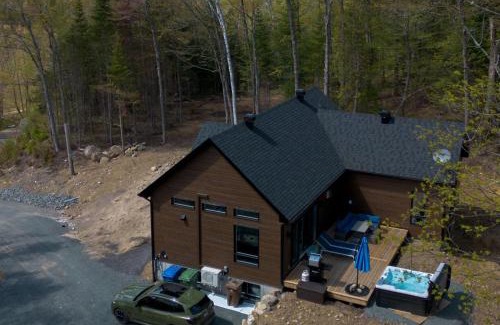 Argenteuil Regional County Municipality Ski Chalet | Roitelet Private Hot Tub Luxury Escape
