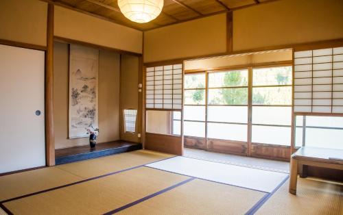 Ukyo Ward Villa | Roku
