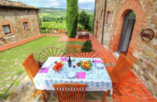 Castiglione d'Orcia House | Rolling farmhouse of Val d'Orcia