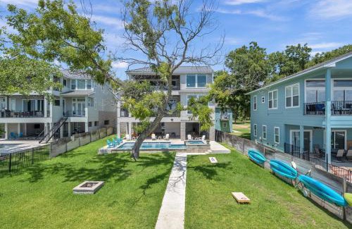 Kingsland House | Rolling Waves Haven Concierge Services Available