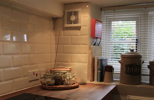 Colerne Cottage | Roman Cottage, a cosy romantic cottage in the Cotswold village of Colerne