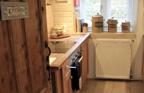 Colerne Cottage | Roman Cottage, a cosy romantic cottage in the Cotswold village of Colerne