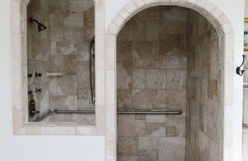 American Fork Bed & Breakfast | Roman Themed Suite, Shower Massage Jets, King Bed!