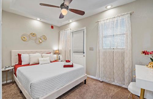St. Petersburg Apartment | Romance in the City 1 Bdrm Studio in Downtown St Pete