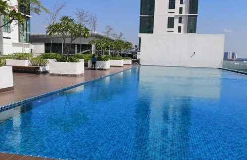 Bangi Sentral Apartment | Romance Studio @Evo Soho Bangi with WIFI & Netflix
