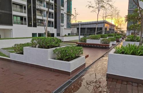 Bangi Sentral Apartment | Romance Studio @Evo Soho Bangi with WIFI & Netflix
