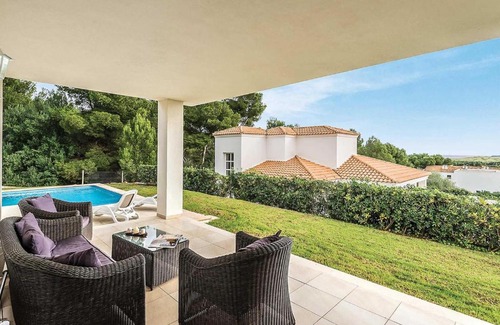 Coves Noves Villa | Romani 7