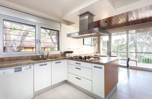 Cabrils House | ROMANI - House with private pool. Capacity up to 17 people. 20 minutes Barcelona