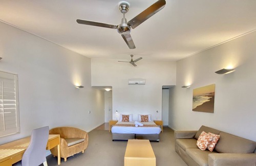 Gold Coast Apartment | ROMANTIC STUDIO APARTMENT – COURAN COVE - THE PERFECT ISLAND ESCAPE AWAITS YOU
