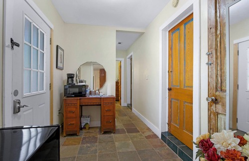 Dripping Springs Apartment | Romantic Adults-Only Suite w/Shared Hot Tub | 23 Acres of Serenity