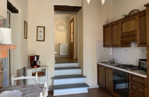 Mologno Apartment | Romantic Apartment In The Historic Centre