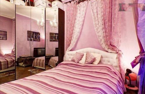 Bullona Apartment | Romantic & Artistic Apartment
