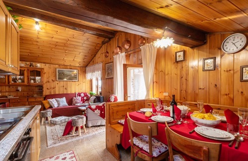 Lignod Apartment | Romantic attic 3.4 km from the Champoluc slopes