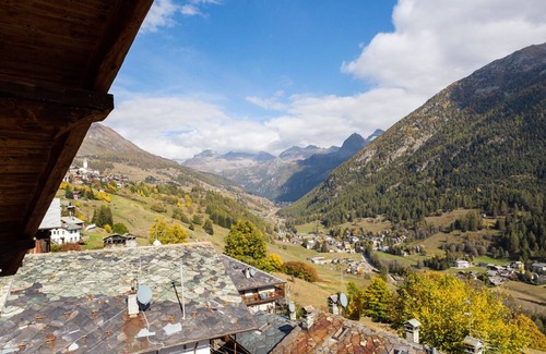 Lignod Apartment | Romantic attic 3.4 km from the Champoluc slopes