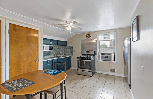 Calumet City Apartment | Romantic Cabin Fever Spacious 1 Bedroom