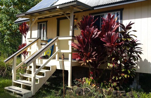 Orchidlands Estates Cabin | Romantic Cabin on a gated aquaponics farm centrally located for exploring.