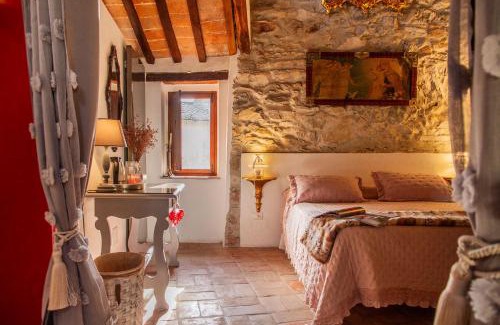 Monterotondo Marittimo Apartment | Romantic & Charming appartamento in centro storico Cuore di Toscana