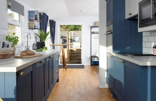 Rame Ski Chalet | Romantic Cornish Cabin w/outdoor heated bath tub-Sea-Views.Pet friendly-Parking!