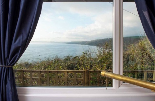 Rame Ski Chalet | Romantic Cornish Cabin w/outdoor heated bath tub-Sea-Views.Pet friendly-Parking!