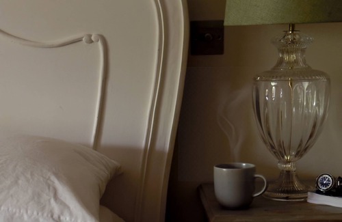 Totnes House | Romantic, cosy, historic 700 year old cottage with garden in the South Hams