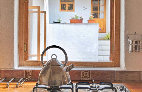 Centro Historico Apartment | Romantic Cottage in a beautiful garden in the Historic Center of Quito