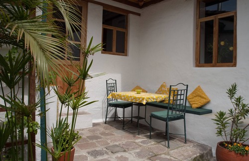Centro Historico Apartment | Romantic Cottage in a beautiful garden in the Historic Center of Quito