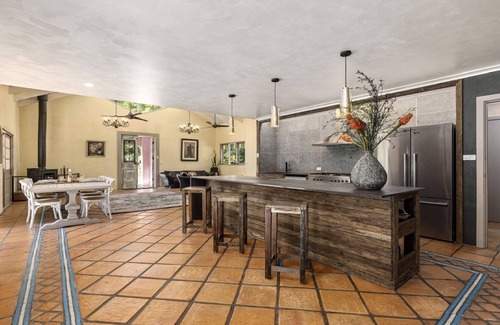 Karangi House | Romantic Cottage, Pet Friendly, Fireplace, Close to Town