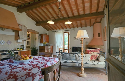 Radicondoli House | Romantic cottage with private pool and garden.