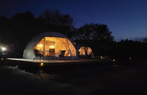 Jourdanton Cottage | 🏕Romantic Country Stay 😍 ♥️ Lake, Telescope 🔭 Peddle Boat, Kayaks