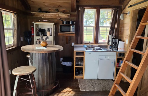 Bates County Cabin | Romantic Country Cabin at Lakeview by Sue