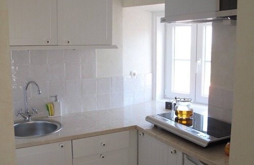 Sintra House | Romantic&cozy duplex, very quiet, w/handpainted walls, beautiful views, A/C&WiFi