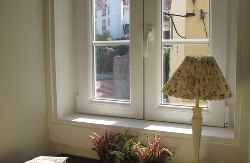 Sintra House | Romantic&cozy duplex, very quiet, w/handpainted walls, beautiful views, A/C&WiFi