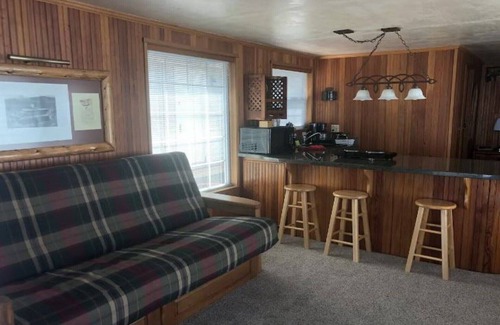 Bayview Boat Rental | Romantic cozy floating house