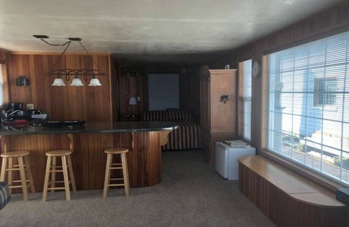 Bayview Boat Rental | Romantic cozy floating house