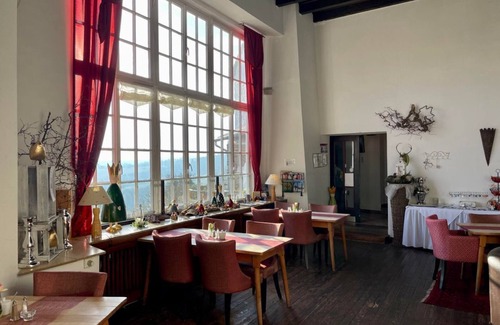 Kronenburg House | Romantic double room superior - Burghaus and Villa Kronenburg